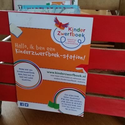 Kinderzwerfboek is een initiatief van Nat. fonds Kinderhulp.Doel:zoveel mogelijk boeken beschikbaar maken voor kinderen. Phemy de Booijs Ambassadeur KZB Haarlem