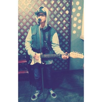 Soy guitarrista , cantante ,bailarín, me gusta leer , y me encanta cocinar jajajaja Música