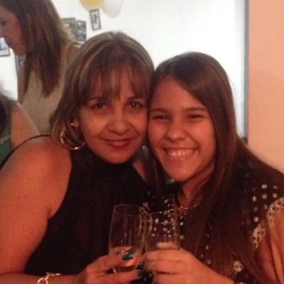 Educadora de profesión amante de la unión familiar y defensora de mi bello país Venezuela