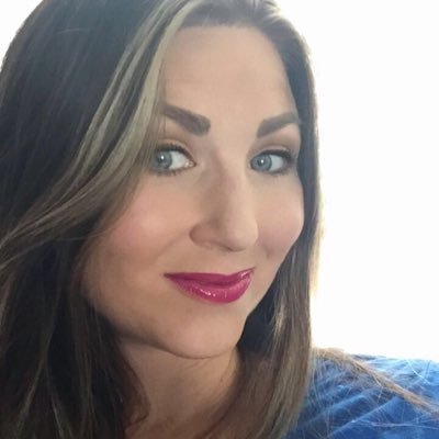 akamom98's profile picture. mom of 5 kiddos, hairstylist, wife and LipSense Distributor #276980