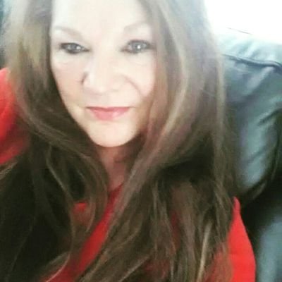 Fashionista,sculptor, real estate investor, treasure hunter. I love to help people find and live their passions.