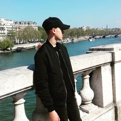 BessacMaxime's profile picture. Divertissement Stars des Internets Rap Football Musique Sports Télévision Chaînes françaises Divertissement Émissions d'information Télévision