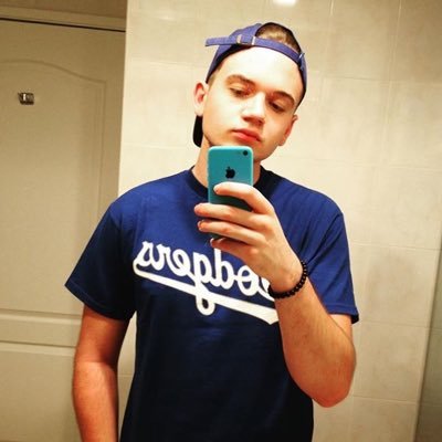 HugoooCastro1's profile picture. 17🔮