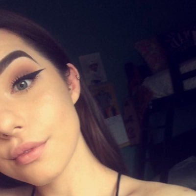 maariaclaire's profile picture. living in a beautiful disaster.