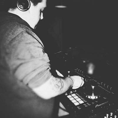 International DJ / Producer and Remixer🎵🎧 Facebook-https://t.co/T5fUlYPrvO✌ Snapchat @hezzy325😎 All Views Are My Own..