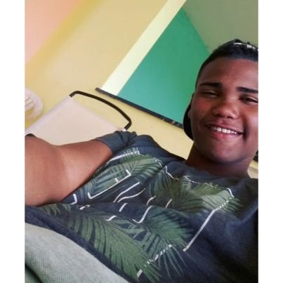 Criticas não me abalam , elogios não me iludem, sou o que sou , e não o que dizem.