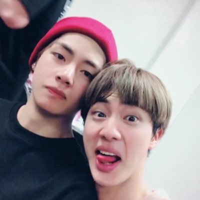 방탄소년단/ 뷔 /태태/02(01 )년생/남자/韓国すき/クオズよりのallペン/armyの方フォローお願いします/ 名前はしゅうとです。