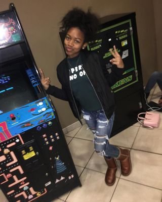Your's Truly 💙
Fifteeneen & Poppin'😛✨