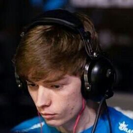 I love memes, watching funny vids, playing csgo, dabbing, and having an adventure around the world
#freebrax #lol