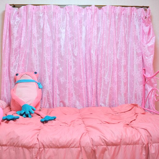 studio_dolphin_'s profile picture. White Roomでは、天蓋付ベットをメインで撮影可能。
Black Roomでは、シャンデリアが特徴、ツヤのあるソファー、高級感溢れる床面のタイルが特徴。
Pink Roomでは、ピンクのベットや、花柄の背景が特徴。
白ホリでは、背景を変えることで様々な撮影に対応できます。