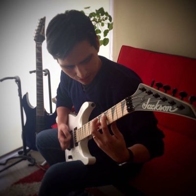 Guitarrista que hace piru piru en la guitarra | Gamer de ❤️ | Ciclista 🚴♂️ | Si ando con audífonos, NO PESCO A NADIE!
