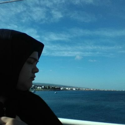 Boğa burcuyum, duygusalım, müzik dinleyip dans etmeyi, şiir yazmayı, tehlikeyi severim aşkta hep kaybettim