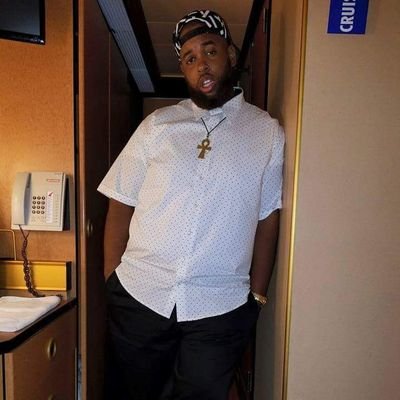 It's me Floodwater your favorite camera man! The guy who actually took a pic of Spider-Man!📸📹📼
Co-owner of Vizual Basiks Production Co.