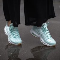SneakersonFire (@yourdreamsneaks) 's Twitter Profile