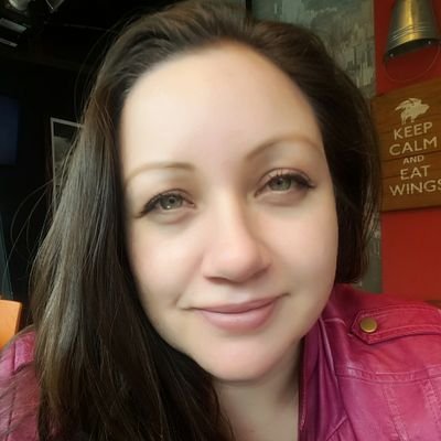 zyynove's profile picture. Intentando soltar las ataduras del pensamiento, queriendo creer que libero a otras...