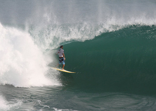 Bruno Santos,surfista profissional especialista em ondas tubulares,campeão da etapa do WCT do Thaiti.Chamou atenção no Hawaii,Arica,Indonesia,Noronha ...