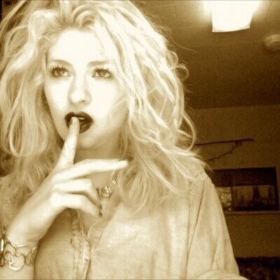 missteacup17's profile picture. There's no z in veritas