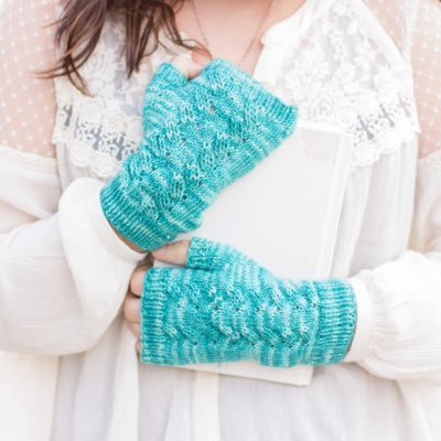 Mama to 3. Pretend photographer. Cupcake baker. Slow runner. Always knitting. Heavy lifting.