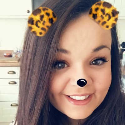 25 year old Area Fundraiser living in the beautiful Shropshire ☀️ Proud frenchie owner 🐶Prosecco drinker 🍾 All thoughts are my own 💃🏼