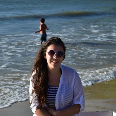 axelaziur's profile picture. Reincidente, insistente y soñadora, siempre que haya un Campari cerca.