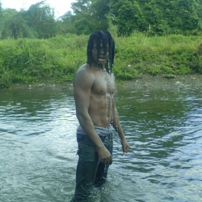 Music is what I love most ,so respect dahflow
Fb,IG.bromsonforbes
