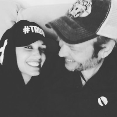 Blake and Gwen are in love. DEAL WITH IT