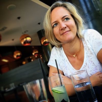 Current comms & PR consultant. Fmr Comms Director for @flayoungdems, Host of #PoliticalMOJO, PR Director at @BeOneSpark & Founder of @jaxyoungvoters