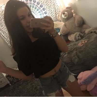 christinaanic's profile picture. 