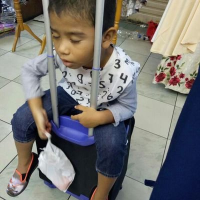 Anak muda penikmat kopi,buku..pecinta bola,bisnis dan jalan2.lg sibuk memperjuangkan cita2 nya