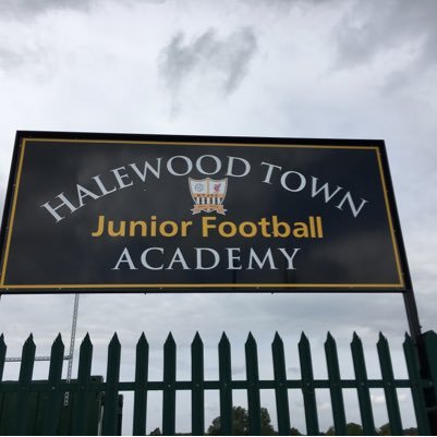 Junior football academy for ages 4-10. 
Fun, friendly and relaxed football coaching for girls & boys of any skill level!
Sessions every Saturday 10am - 12pm.