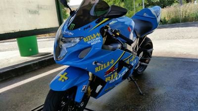 Motoblogger español. Cuenta oficial. Suzuki Gsxr600 K4. Suzuki Burgman 200. Honda Cbf 250