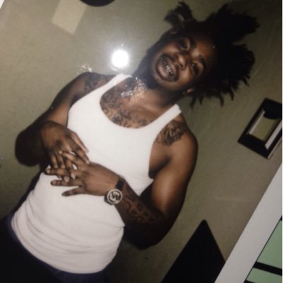 SpurtMontana's profile picture. No pad  ✏ No Pencil  , But Still Drawing Out Pistols    ⛽