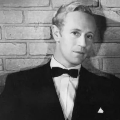 Not associated with Leslie Howard family or estate, just a fan. Photos do not belong to me.