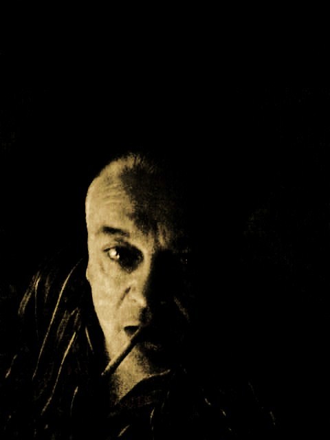 harveypb's profile picture. they say i look ike brad pitt...i think they ment a sand pitt