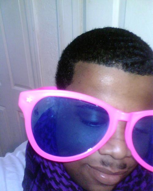 I Can Only Be meeee . ! YALL cAn hit me On my TmAil Any Time donalddavis@tmail.com   &nd Ofcourse lOl Follow me I Follow bAck beeleedat