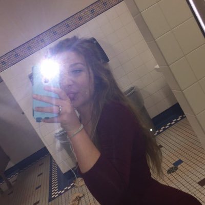 applegate1122's profile picture. what a time to be alive