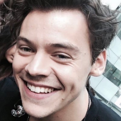 Go follow @DazzlingHarry_ she gave you this free follow. She follows back. 💕 Thanks 💕