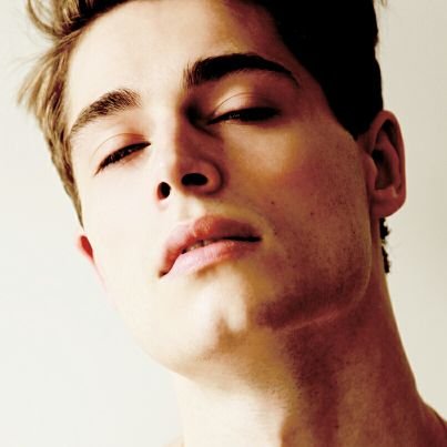 rpwlou_'s profile picture. 