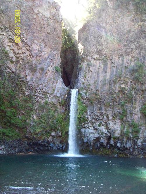 That pic is a waterfall in Chile'