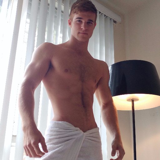 Actor, Model, Fitness, Nutrition 💪🏼💪🏼💪🏼💪🏼💪🏼💪🏼Naked Workout Video: https://t.co/0Bd75jKVeG 🍑🍑