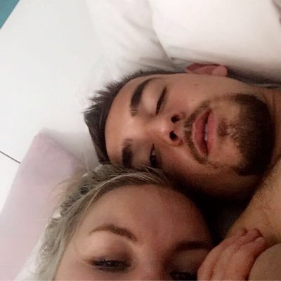 kezzaiscool's profile picture. 22, insta / @_kerrirose