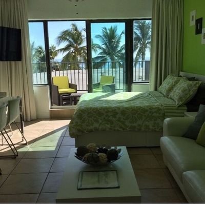 Renta de apartamentos vacacionales en Miami Beach, con salida directa al mar,  piscina, valet parking free, wifi free. Para informacion info@suncoast-usa.com