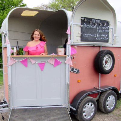The Bubble Bar is the perfect horse box bar for any event including weddings, parties and corporate events 🥂
