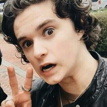 saragonzlezx's profile picture. So if you love someone, you should let them know. ♪