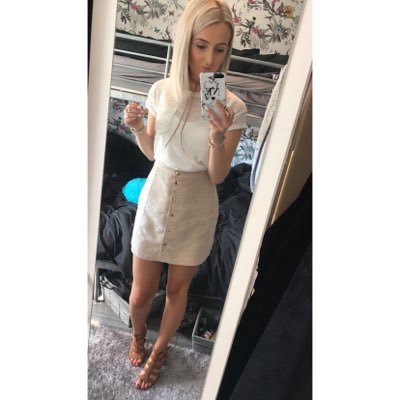 NaomiFox19's profile picture.
