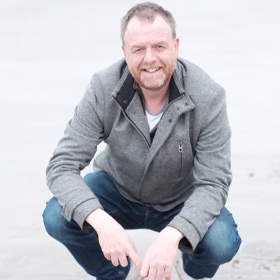 Musical Director for Magic Radio live shows, National Lottery live TV events. Occasional guitarist on @HamiltonWestEnd