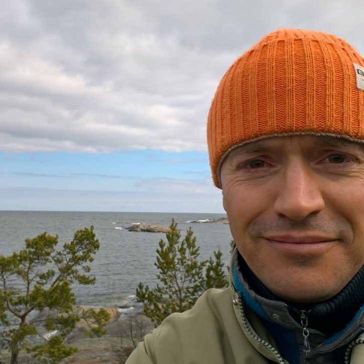 Happily married Swede and father of three. Thinks that the market economy most often has solutions that government will never come up with.