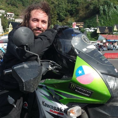 Periodista buscavidas, actor y sobre todo moto/viajero. Trotamundos y sibarita. Fui realizador e integrante de Motoviajeros, 13C, Chile. Antes en El Mercurio.