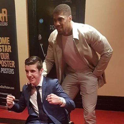 Play for @TigersWR. I literally sit down 24/7 and @anthonyfjoshua met me.