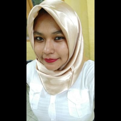 FOLLOWIG: Pinkych_ 
Line : pinkychairunnisa_
Penikmat musik PayungTeduh☔♥